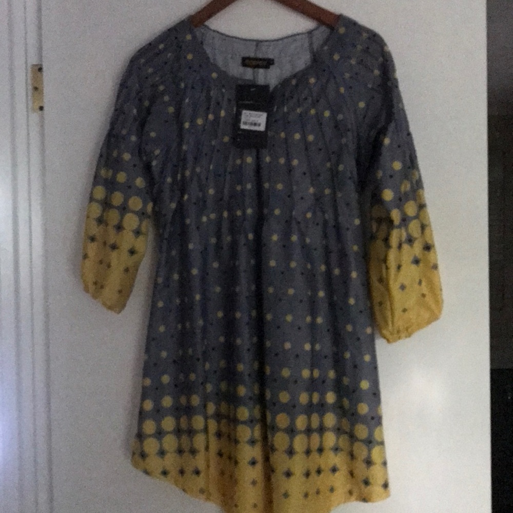 Gray and yellow print top